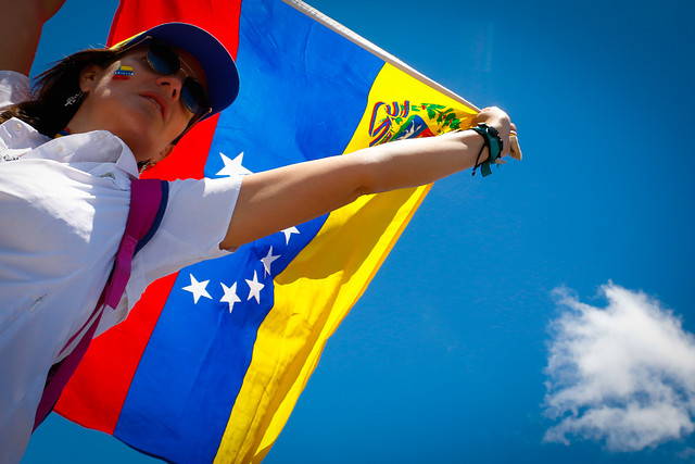 La violencia frustra intento de llevar ayuda a Venezuela desde Colombia