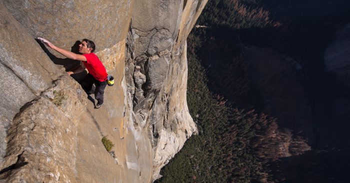 Estrenan documental «Free Solo»: la hazaña del escalador Alex Honnold sin cuerda en muro El Capitán