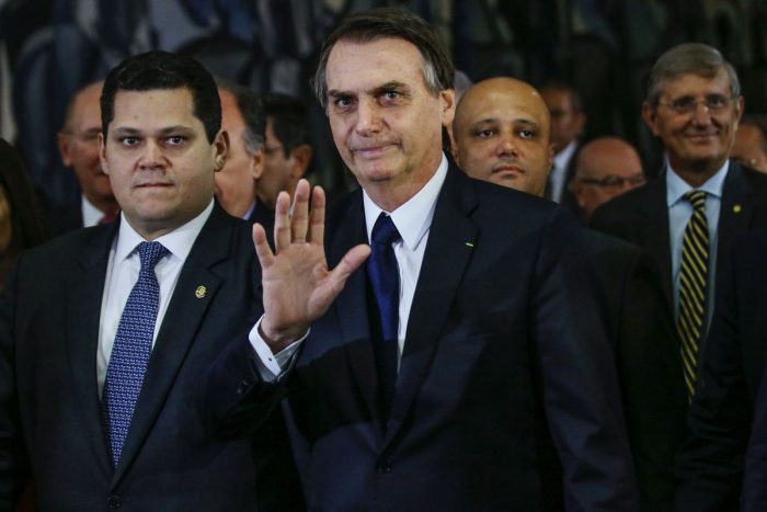 Obligado: Bolsonaro cambia estrategia ante críticas de aliados a sus reformas