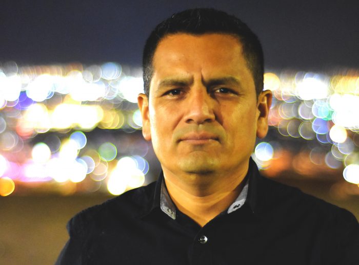 Destacado profesor y escritor ariqueño deambula por las geografías culturales, políticas e ideológicas de Chile