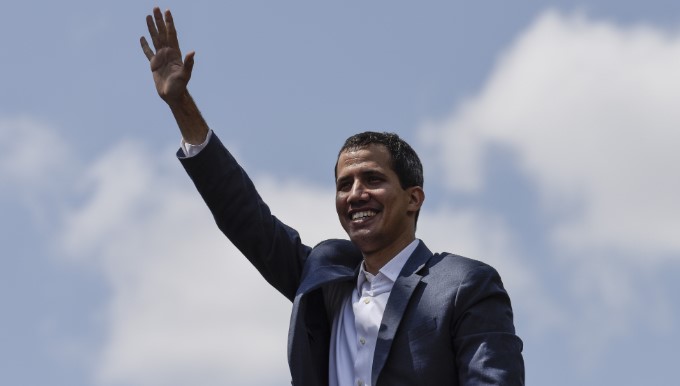 Guaidó llega al aeropuerto de Caracas: “Seguimos adelante; no hay miedo”