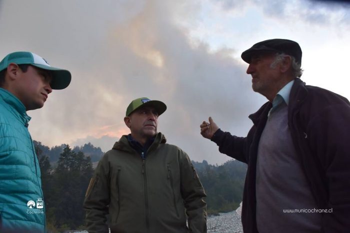 Ayseninos destrozan el optimismo de Piñera y reclaman que el incendio está “descontrolado”