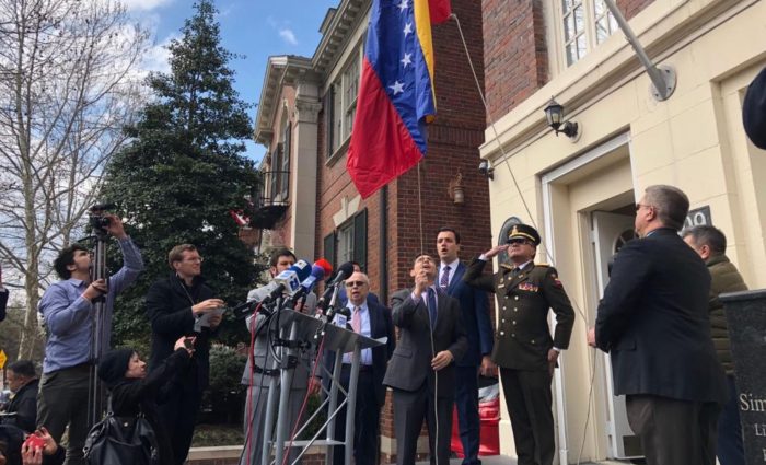 Gobierno de Maduro denuncia la ocupación de sedes en Estados Unidos por parte de seguidores de Guaidó
