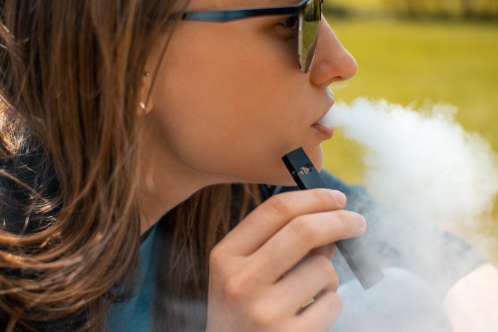 EE. UU. restringirá venta de cigarrillos electrónicos con sabores ante «epidemia» juvenil