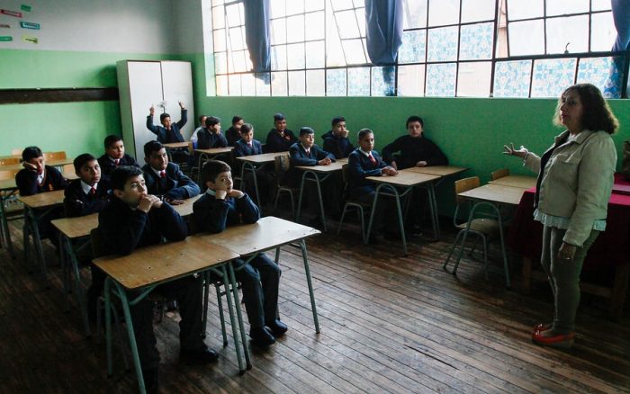 Estudio evalúa formación de directivos escolares en Chile