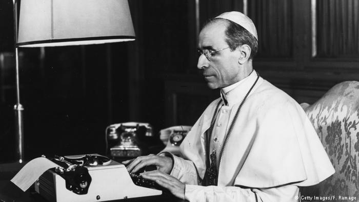 Papa Francisco abre archivos de Pío XII para esclarecer su relación con el nazismo