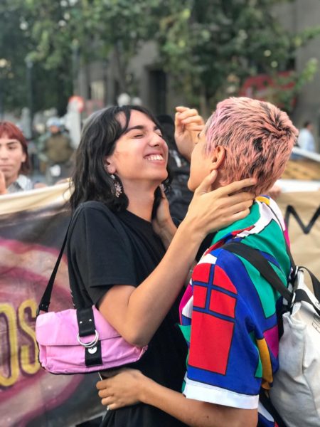 LGBT+ convocaron besatón masiva en protesta por la visita de Bolsonaro a Chile
