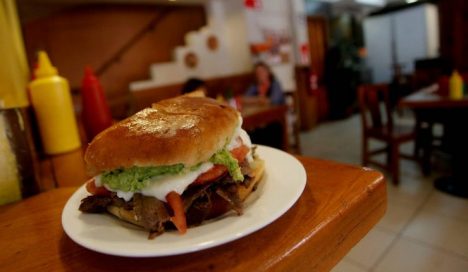 Ventas de comida rápida crecen 3% en 2025 impulsadas por más locales y mayor número de transacciones