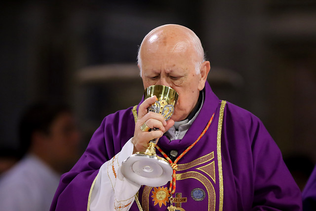 Nuevo obispo auxiliar de Santiago justifica presencia de Ezzati y Errázuriz en el Vaticano: «En la iglesia todos tenemos un espacio”