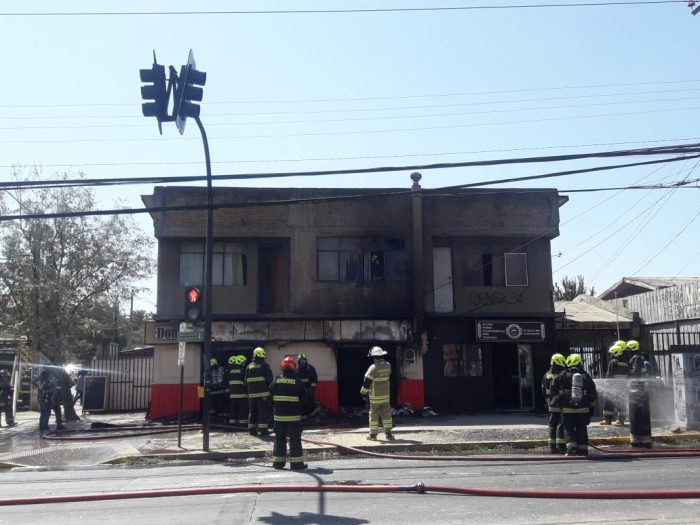Tres heridos deja incendio provocado por explosión de gas en panadería en Quilpué