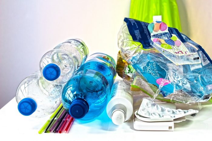 Casi 900 mil toneladas de plástico no se reciclan en Chile