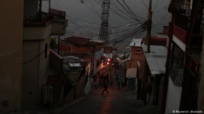 Maduro anuncia racionamiento eléctrico y protestas en Venezuela