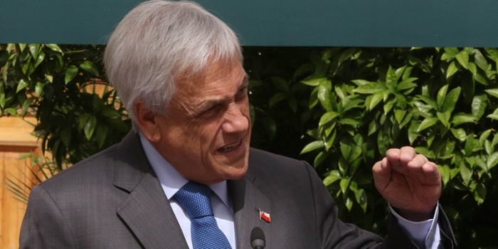 Se acabó la tregua entre Piñera y las feministas: exige que invitadas a almuerzo con Bolsonaro usen «vestido corto»