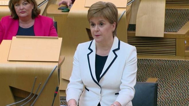 Brexit: la primera ministra de Escocia, Nicola Sturgeon, quiere celebrar otro referendo de independencia si Reino Unido abandona la Unión Europea