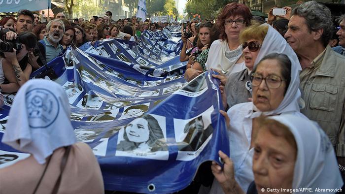 EE. UU. entrega 40.000 documentos desclasificados sobre la dictadura argentina