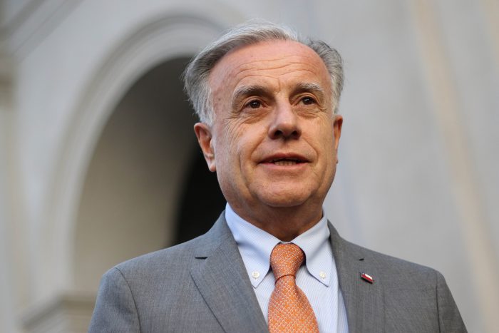 Polémica por isapres: tras reunión con Piñera, ministro Santelices se compromete a que nueva ley acabará con alzas unilaterales