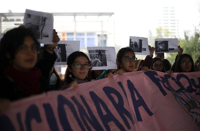 «Las estudiantes se siguen cruzando con los agresores»: se toman la Facultad de Química y Farmacia de la U. de Chile por casos de acoso sexual