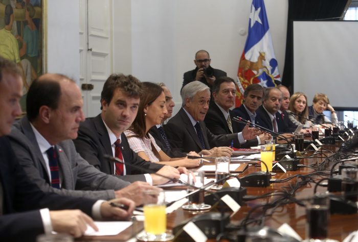 Consejo de Gabinete: Piñera pide a ministros ser «honestos y humildes» y anuncia que los evaluará