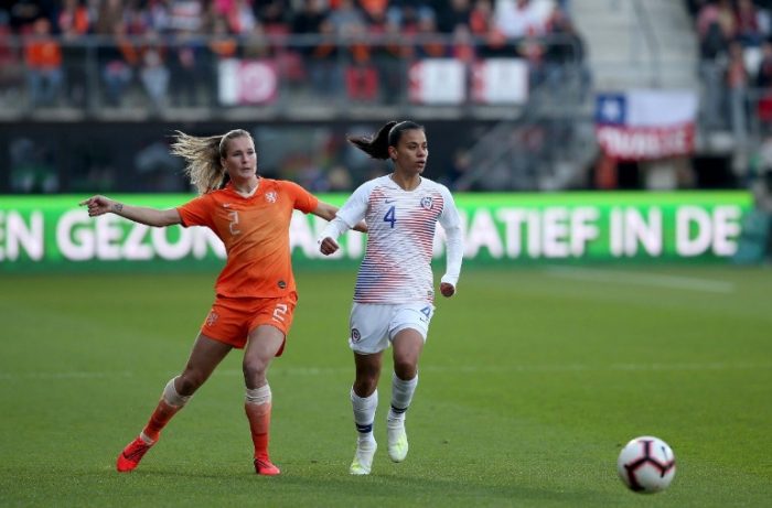 Partido para el olvido: Roja femenina fue goleada 7-0 contra Holanda