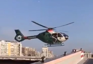 Puerta de helicóptero de Carabineros se cae a segundos de aterrizar en edificio capitalino