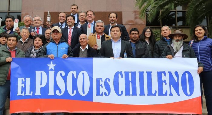 Diputados Fuenzalida y Gahona presentan proyecto que prohíbe el ingreso al país de destilados peruanos que lleven el nombre pisco