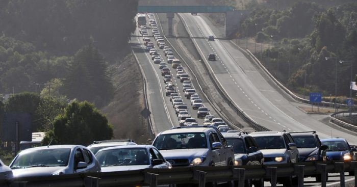 Fin de semana largo: MOP estima que más de 400 mil vehículos saldrán de Santiago entre hoy y mañana