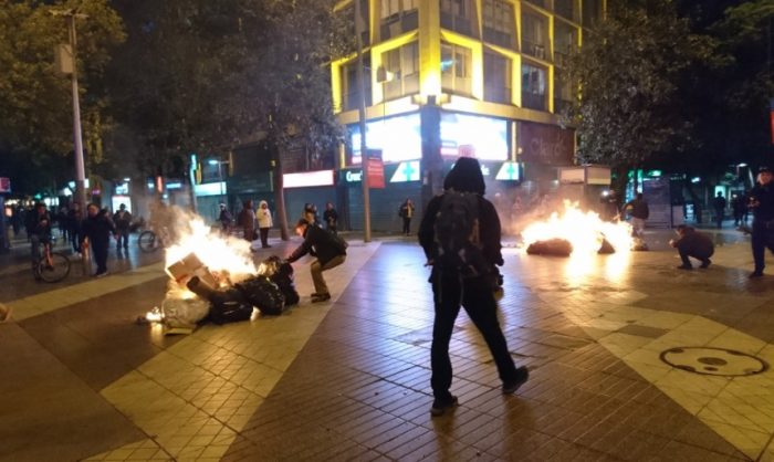 Comerciantes ambulantes realizan manifestaciones en Santiago Centro exigiendo el derecho al trabajo