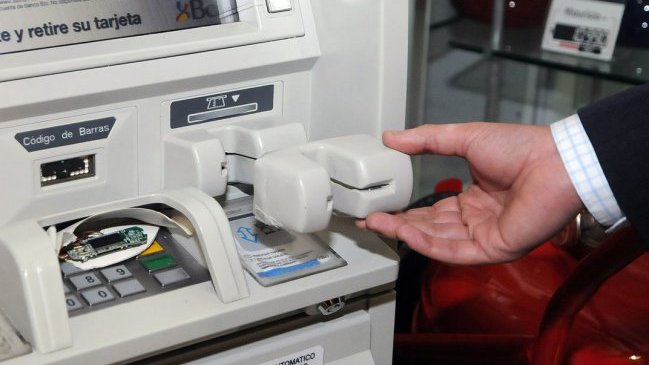 Parlamentarios denuncian que sus tarjetas fueron clonadas al utilizar el cajero automático del Congreso