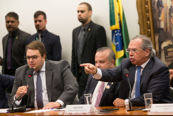 Venta de activos brasileños a Estados Unidos se ve cada vez más difícil a medida que «luna de miel» de Bolsonaro se termina