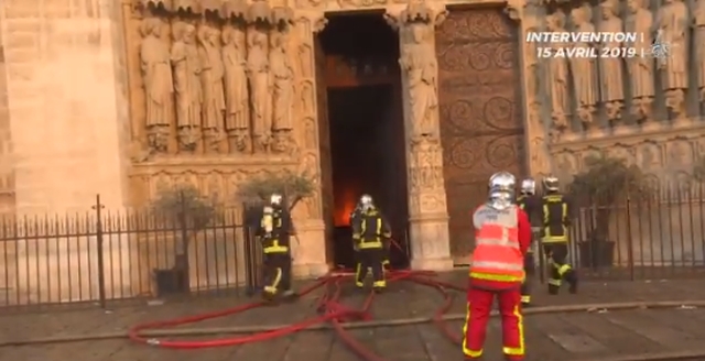 El registro de Bomberos de París del voraz incendio de la Catedral de Notre Dame
