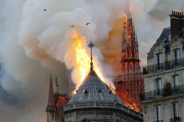 Gobierno francés cree que la estructura de Notre Dame puede haberse salvado