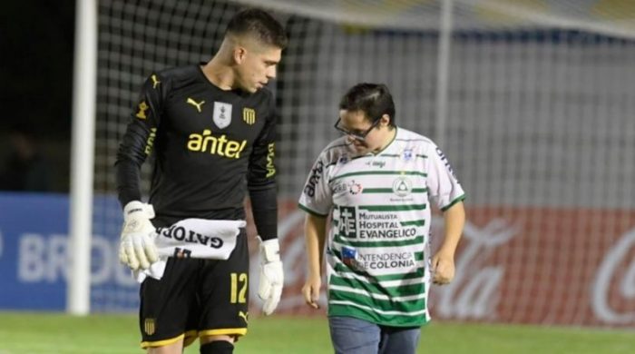 Emotivo momento en el fútbol uruguayo: joven con Síndrome de Down anotó gol de penal a arquero de Peñarol