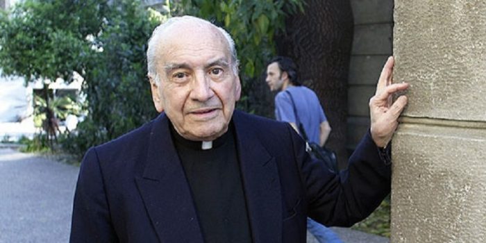 Abusos de Renato Poblete: Fiscalía evalúa requerir el informe completo a los jesuitas y citar a declarar a Waldo Bown