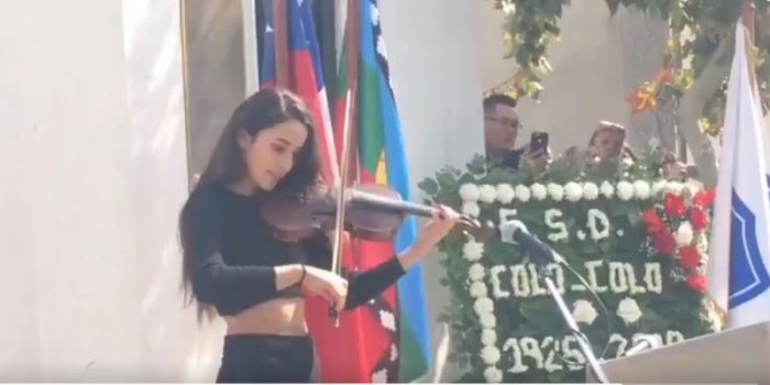 Joven violinista sorprendió con interpretación del himno de Colo Colo en aniversario albo