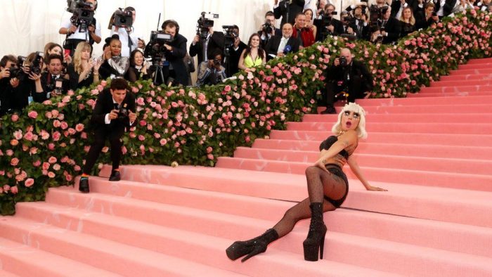 Met Gala 2019: Lady Gaga se roba las miradas en la «competencia» de exageraciones que es la alfombra rosa de Nueva York