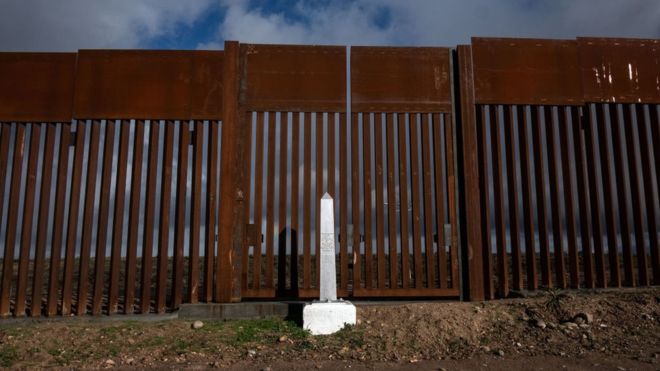 Muro de Trump con México: los simpatizantes del presidente de EE.UU. que empezaron a construir la barrera en la frontera