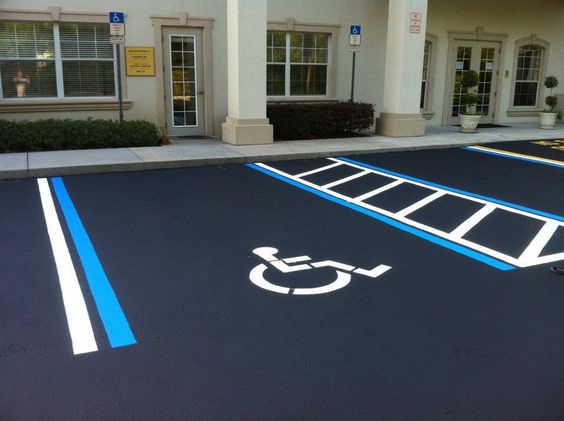 Poca fiscalización: estacionamientos para discapacitados no son utilizados por ellos