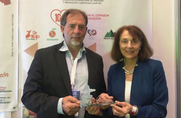 Senador Girardi recibe premio Ciencia de la Paz por la Ley de Etiquetado