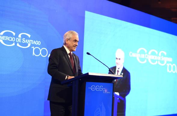 El balde de agua fría que lanzó Piñera durante fiesta de aniversario de la Cámara de Comercio: «Este va a ser un año más difícil»