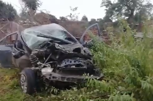 Conductor salvó ileso luego de que auto fuera arrasado por tornado en Los Ángeles