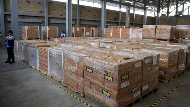 Colombia anuncia que repartirá en el país la ayuda humanitaria que EE.UU. envió para Venezuela