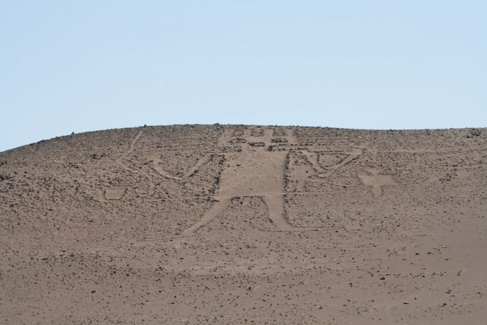 Formalizan a decano de Universidad Adolfo Ibáñez por daño a monumento arqueológico «El gigante de Atacama»