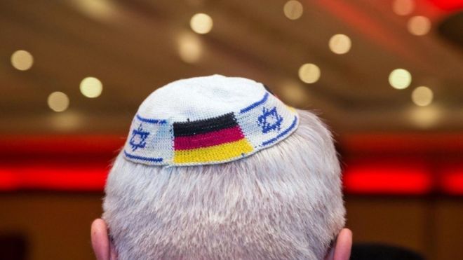 Recomiendan a los judíos en Alemania que no lleven la kipá en público por el aumento del antisemitismo