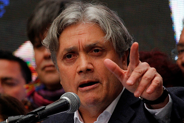 Senador Navarro acusa reemplazos en huelga del aeropuerto por parte de empresas externas