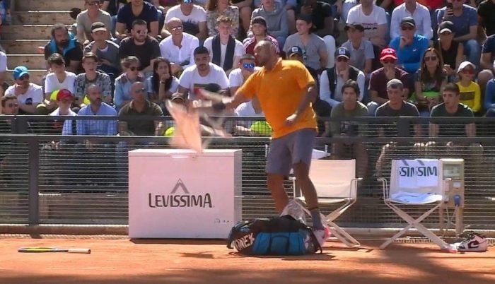 Otro berrinche de Kyrgios: tenista es descalificado del Master de Roma y desató toda su furia en la pista