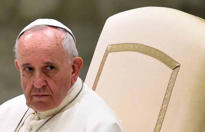 Papa Francisco compara mujeres que abortan con sicarios a días de que comience la discusión por el aborto en Argentina