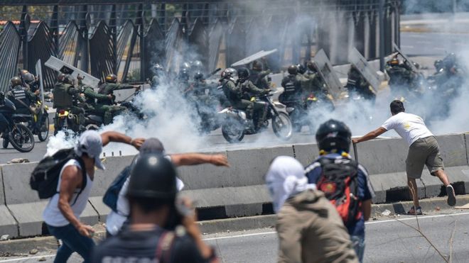 Crisis en Venezuela: quiénes son los dos jóvenes muertos durante las protestas contra Maduro