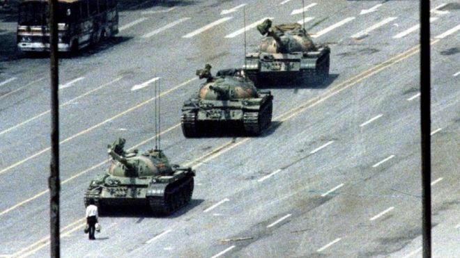 30 años de la masacre de Tiananmen: qué se sabe del «hombre del tanque», que se convirtió en símbolo de las protestas en todo el mundo