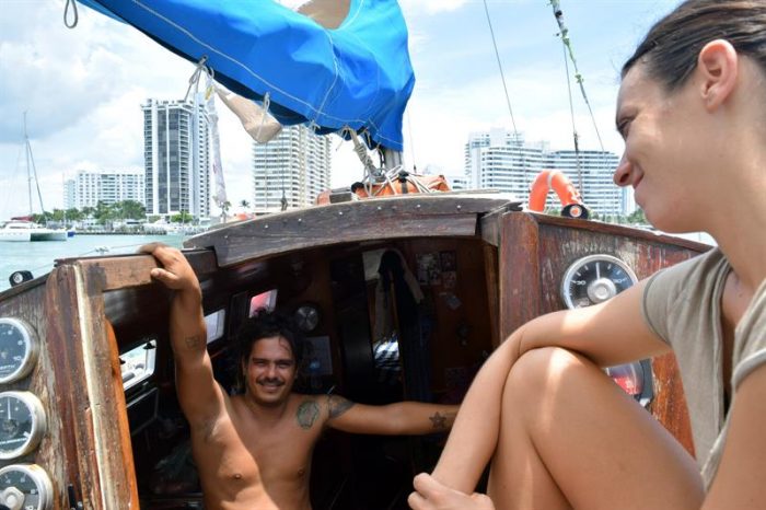 La pareja que cruzó el Atlántico a vela con pasajeros que hacían «barco stop»