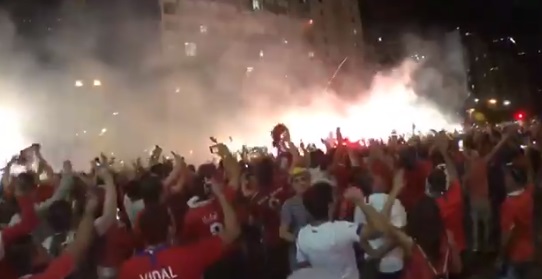 Pirotécnica arenga de hinchas de la selección chilena termina con disuasión policial en Río de Janeiro
